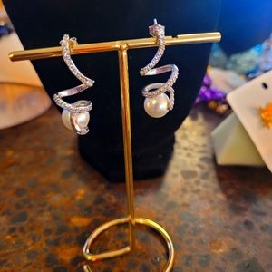 Pearl 14k white gold earrings with diamonds